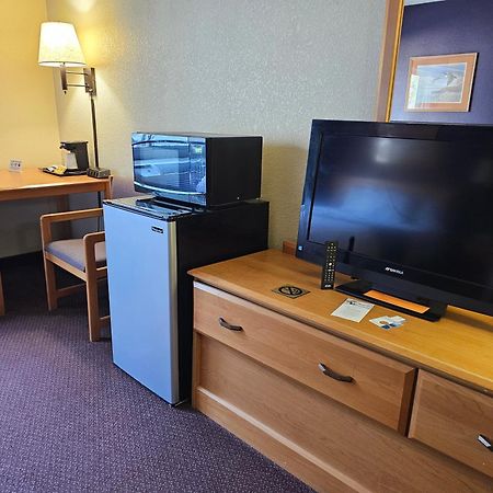 Russell Fossil Creek Hotel & Suites מראה חיצוני תמונה