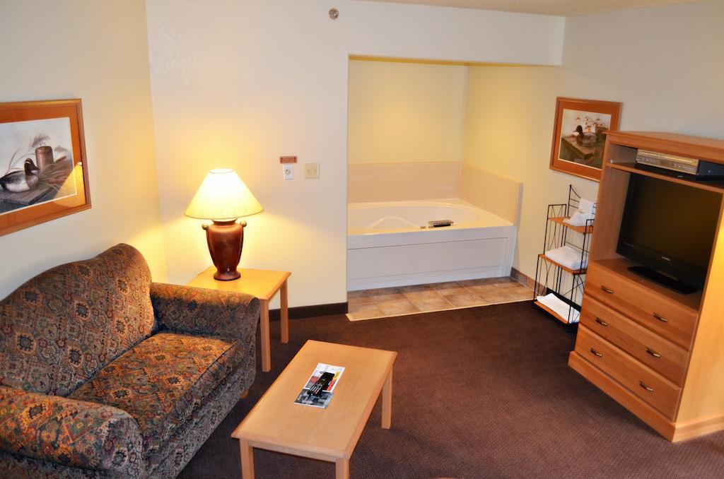 Russell Fossil Creek Hotel & Suites מראה חיצוני תמונה
