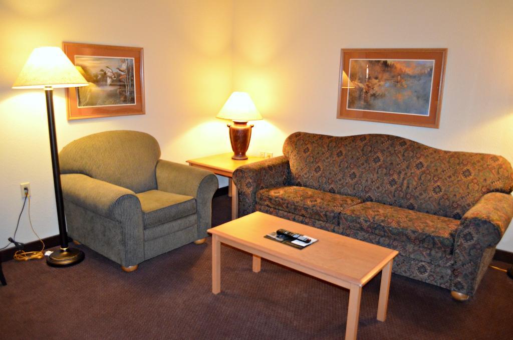 Russell Fossil Creek Hotel & Suites חדר תמונה