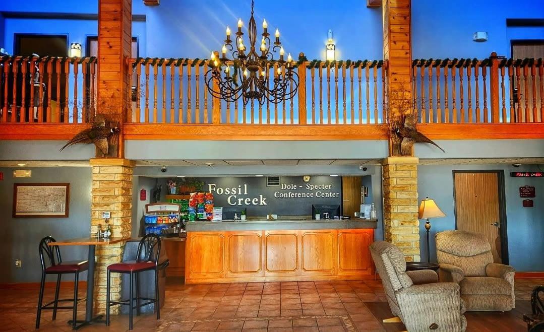 Russell Fossil Creek Hotel & Suites מראה חיצוני תמונה
