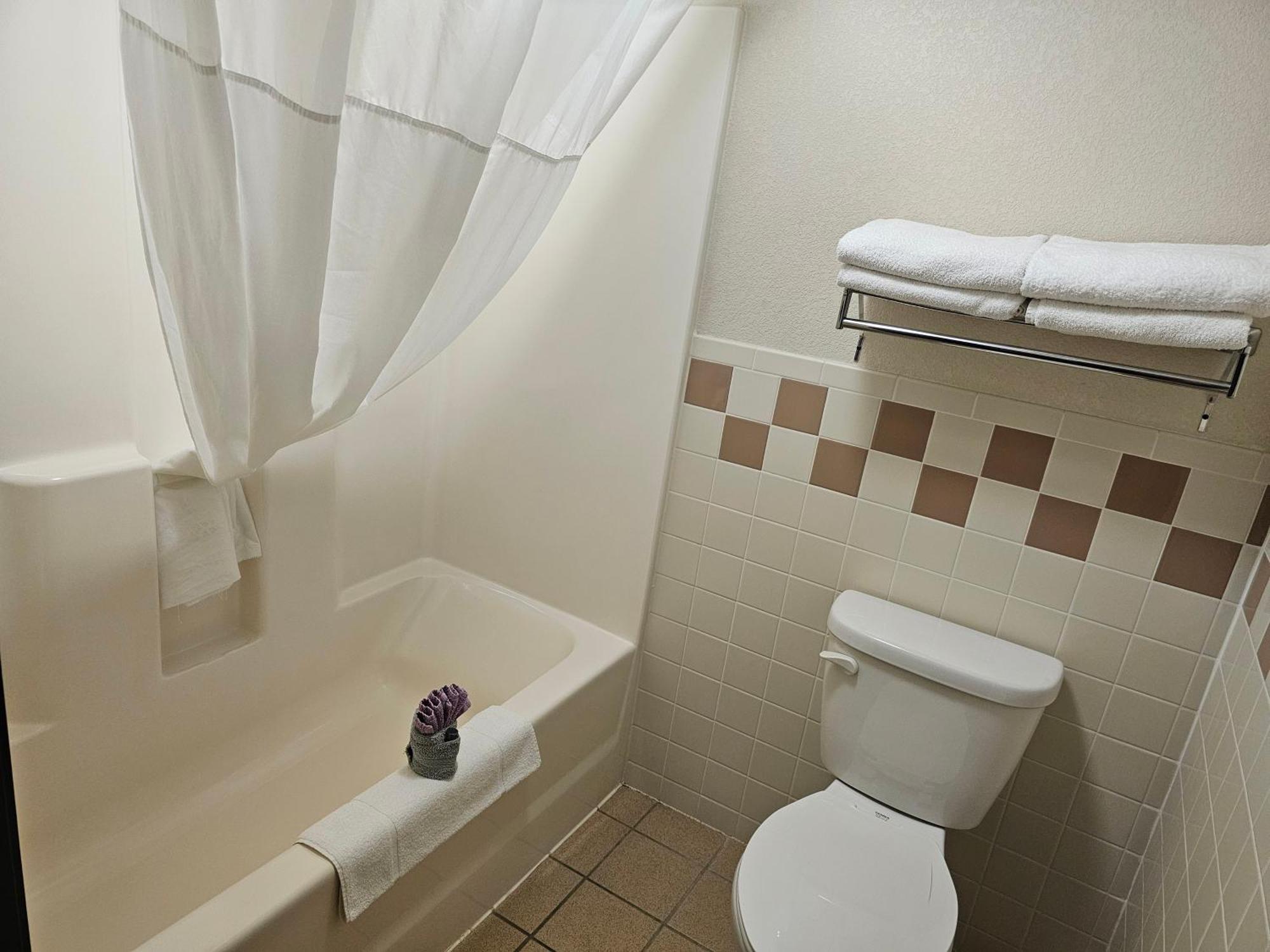 Russell Fossil Creek Hotel & Suites מראה חיצוני תמונה