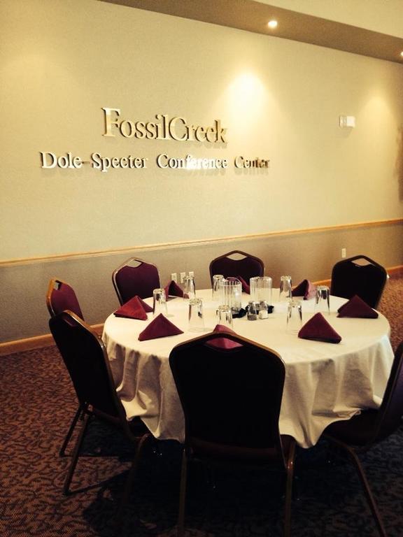 Russell Fossil Creek Hotel & Suites מראה חיצוני תמונה