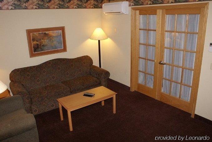 Russell Fossil Creek Hotel & Suites חדר תמונה