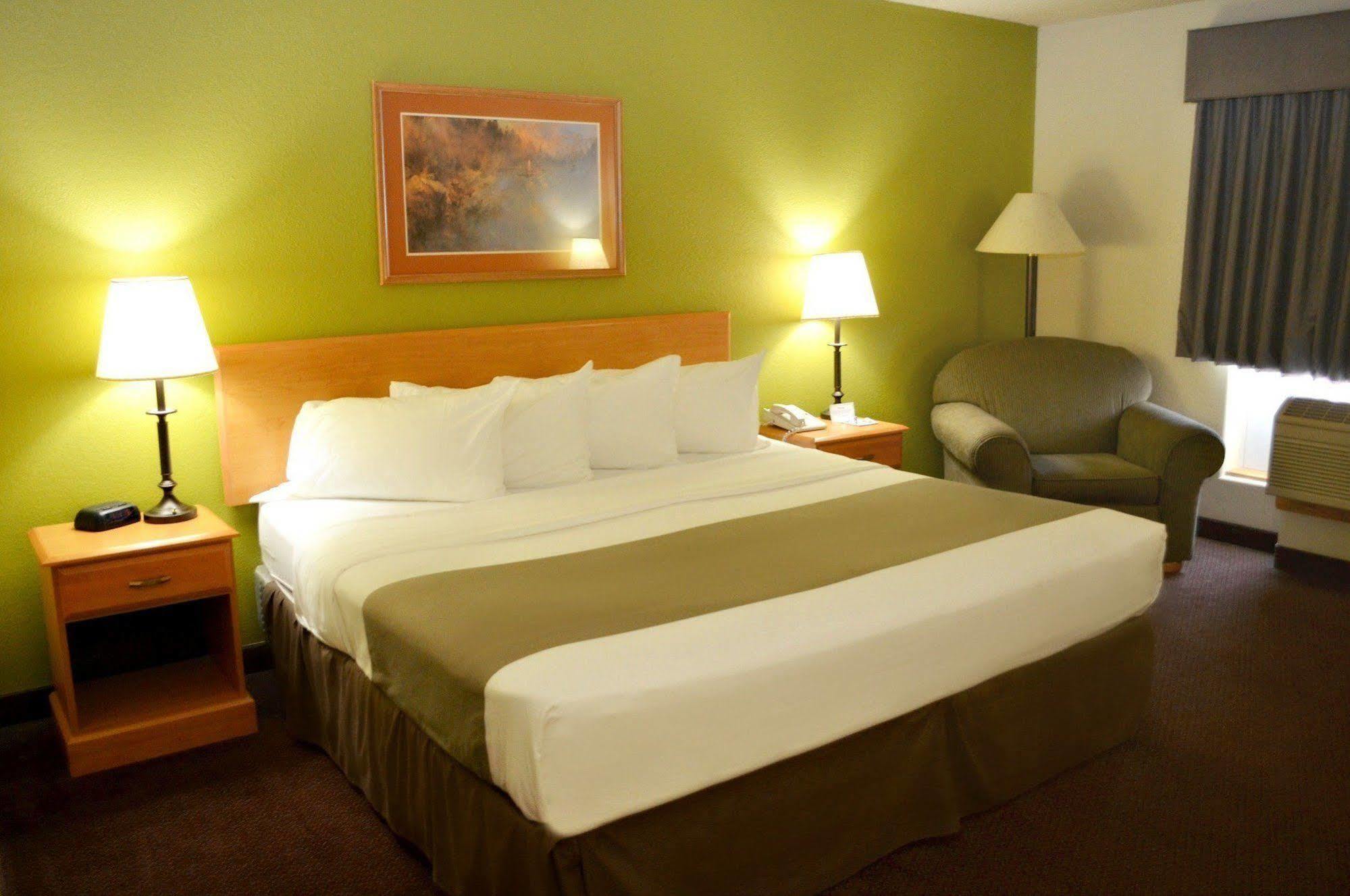 Russell Fossil Creek Hotel & Suites מראה חיצוני תמונה