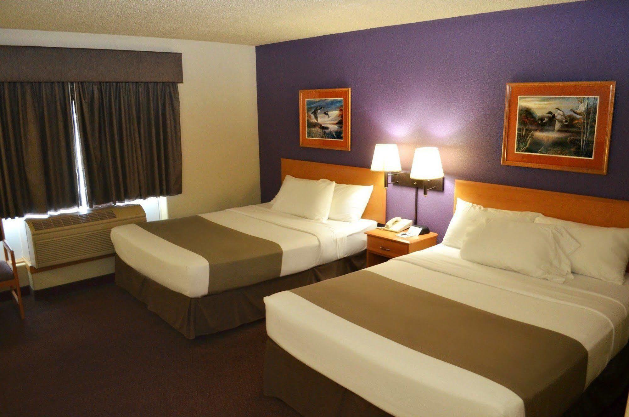 Russell Fossil Creek Hotel & Suites מראה חיצוני תמונה