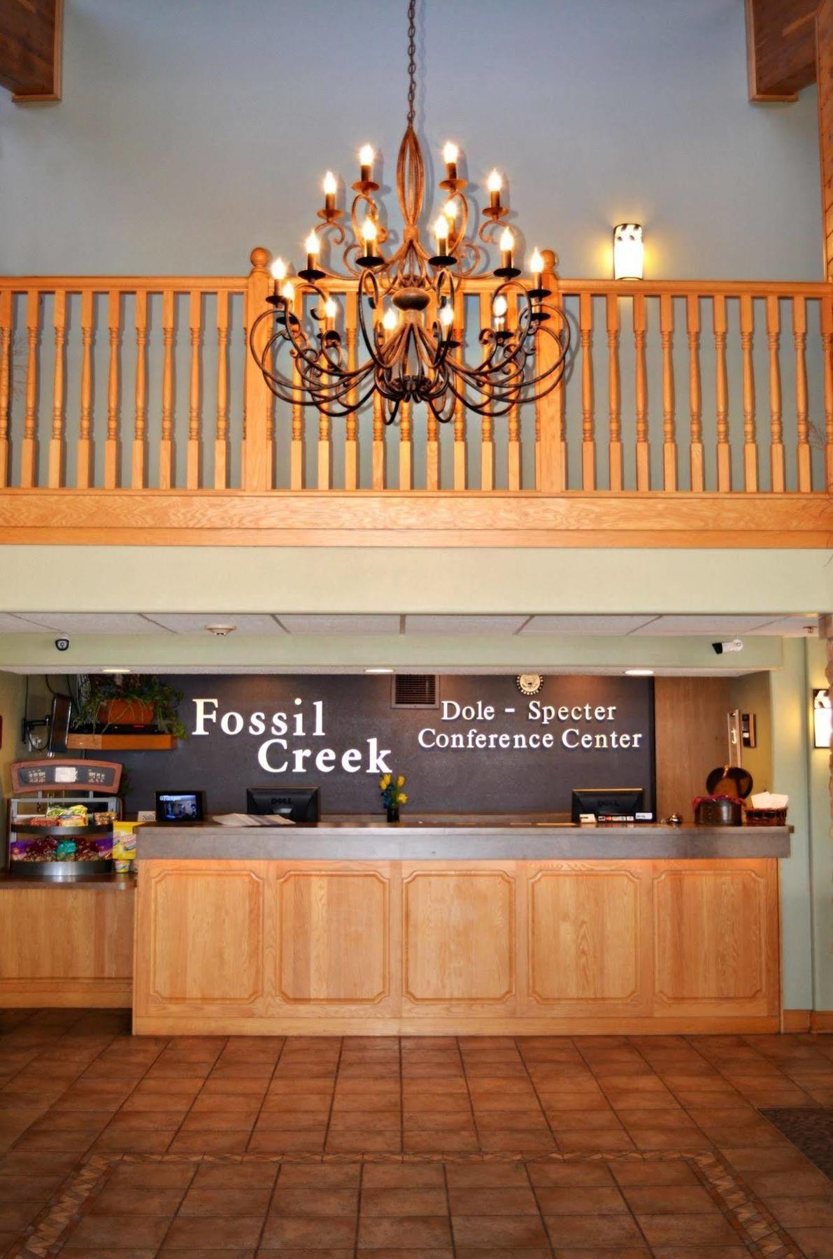 Russell Fossil Creek Hotel & Suites מראה חיצוני תמונה