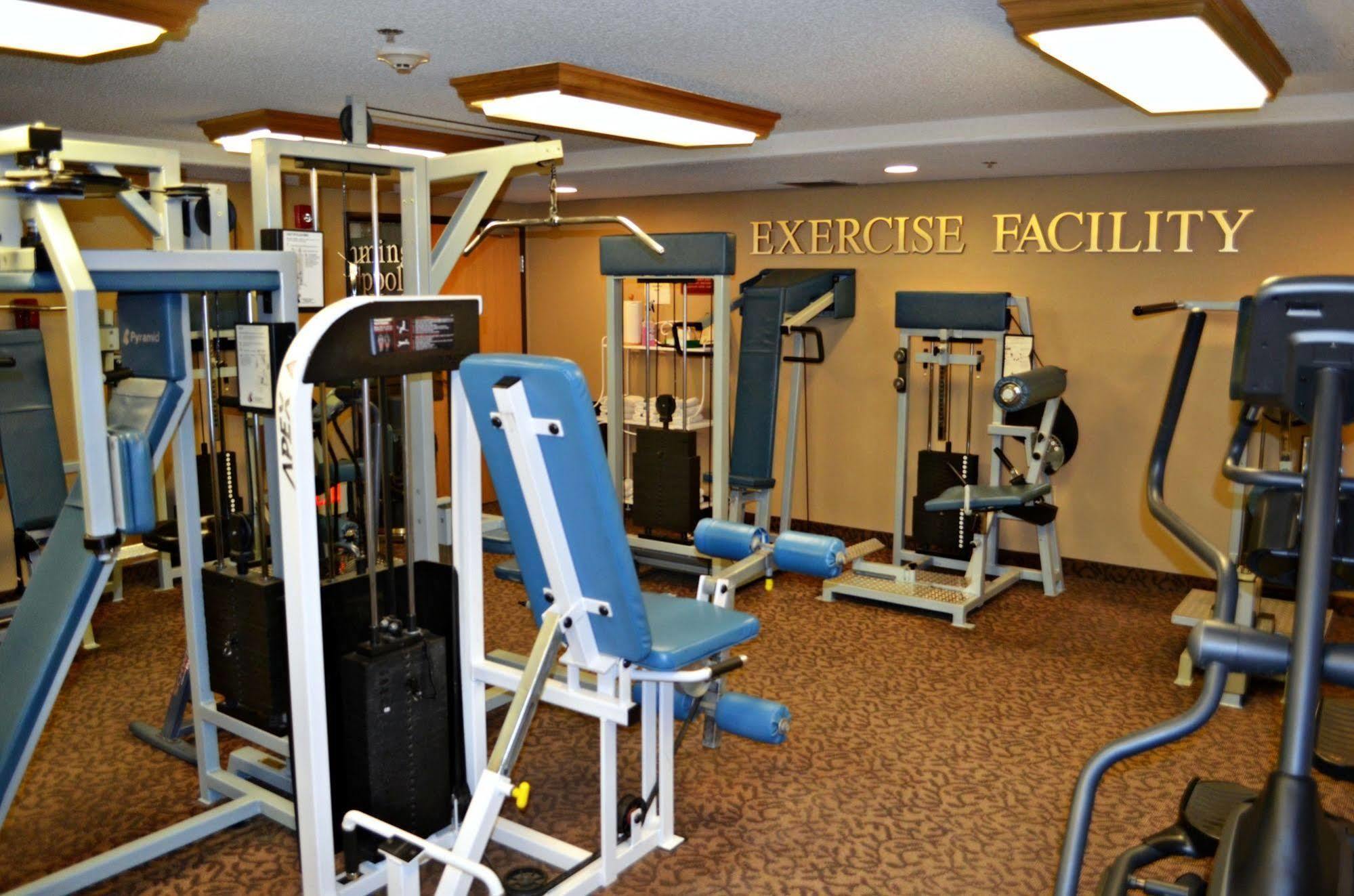 Russell Fossil Creek Hotel & Suites מראה חיצוני תמונה
