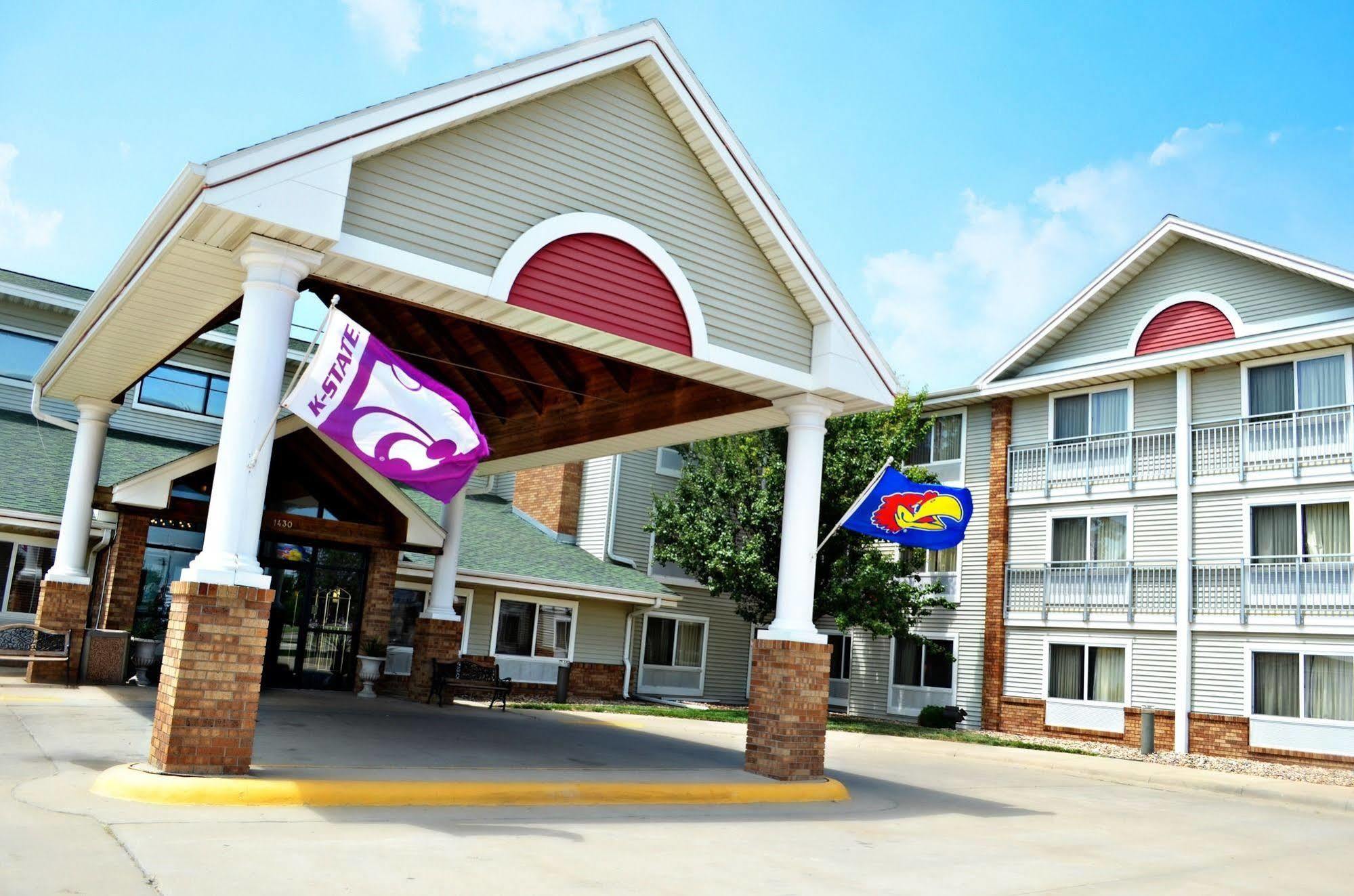 Russell Fossil Creek Hotel & Suites מראה חיצוני תמונה